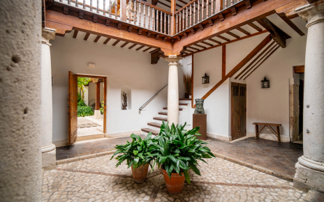 La recepción de la casa es un patio tradicional